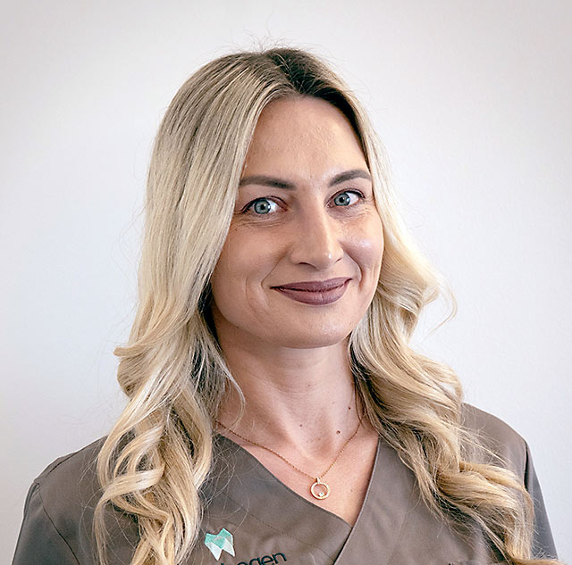 Sonja Hentschel in ihrer heimatpraxis in Bogen